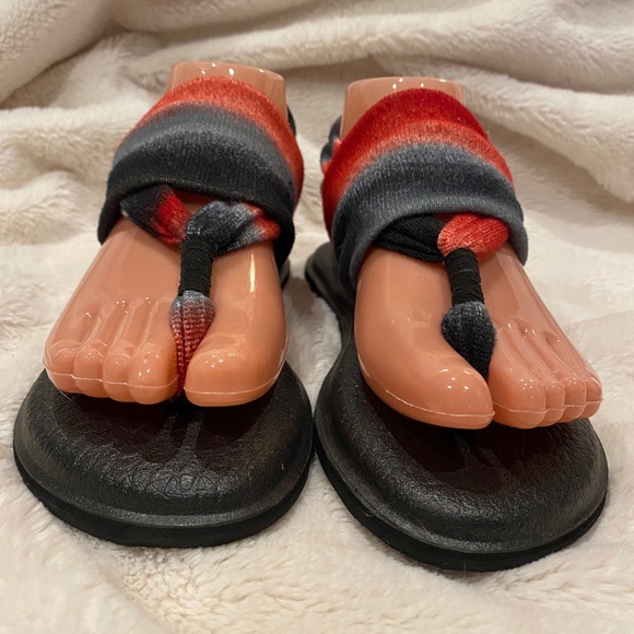 Sanuk Yoga Red Black Gray White Striped Print Sling Thong Sandals Size 6 EUC - Picture 3 of 9